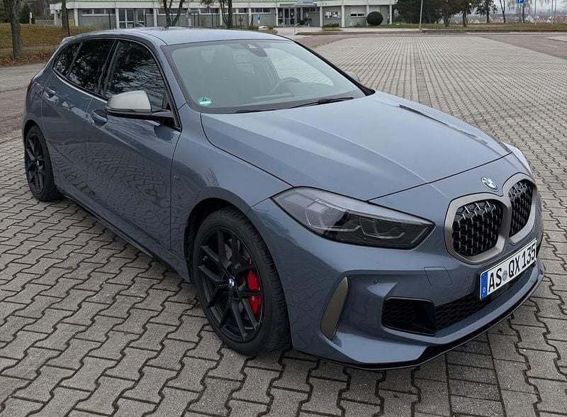 Grau Gebraucht 2023 BMW 135 Performance Kleinwagen | 34.900 € (Fairer Preis) - Bild 1/4