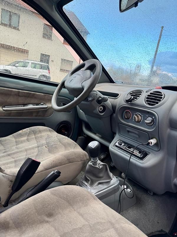 Gebraucht Renault Twingo 58 PS (42 kW) 2003 Silber Kleinwagen