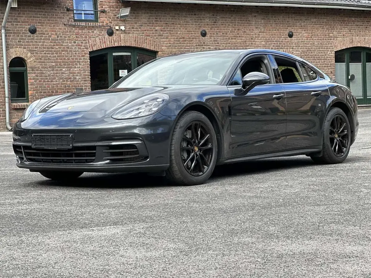 Gebraucht Porsche Panamera 4S 441 PS (324 kW) 2017 Vulkangraumetallic Limousine