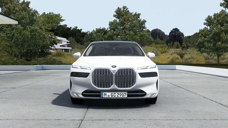 Alpinweiß uni Neu 2025 BMW 740 Limousine | 99.499 € - Bild 1/4