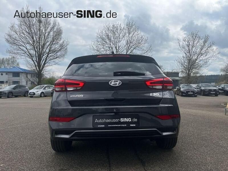 Neu Hyundai i30 140 PS (102 kW) 2025 Ecotronic grey Limousine
