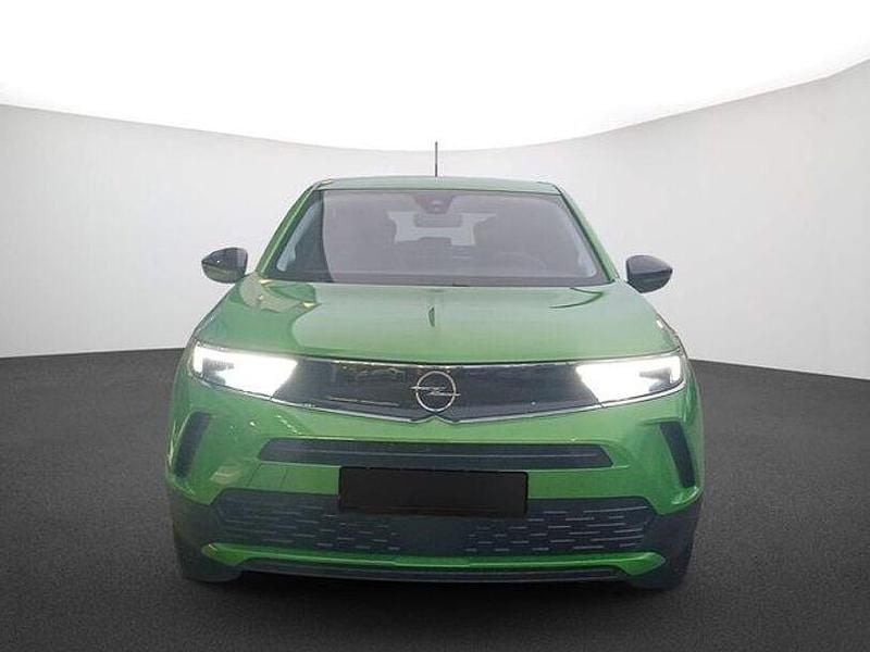Gebraucht Opel Mokka Enjoy 101 PS (74 kW) 2023 Lackierung matcha green/typ aussenverkleidung metalliclackierung SUV