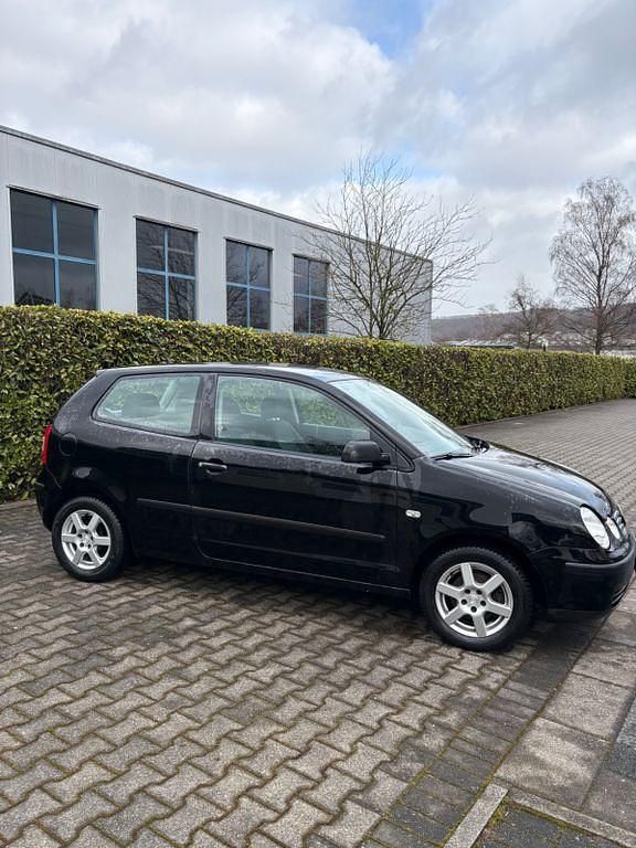 Gebraucht VW Polo Basis 54 PS (39 kW) 2003 Schwarz Limousine