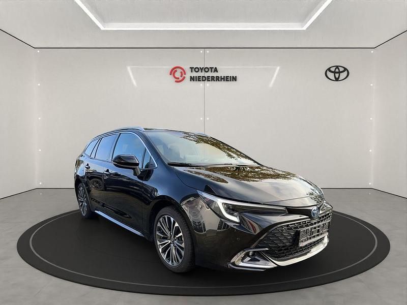 Gebraucht Toyota Corolla Team 140 PS (102 kW) 2024 Schwarz Kombi