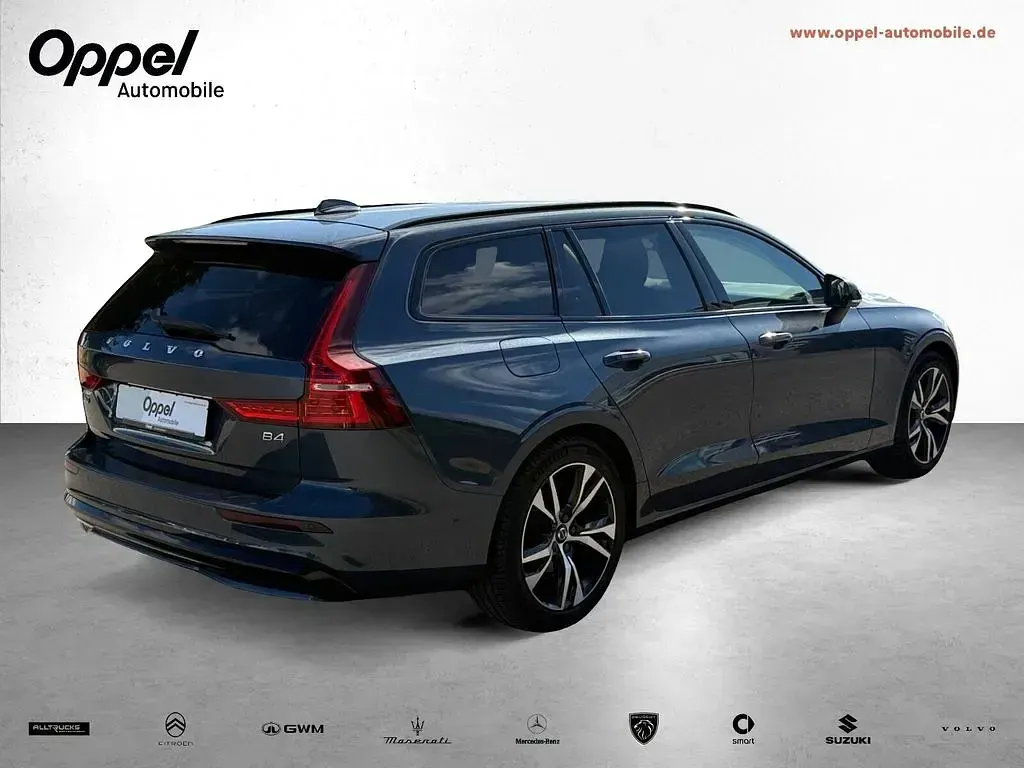Gebraucht Volvo V60 Plus 197 PS (144 kW) 2023 Blau Kombi