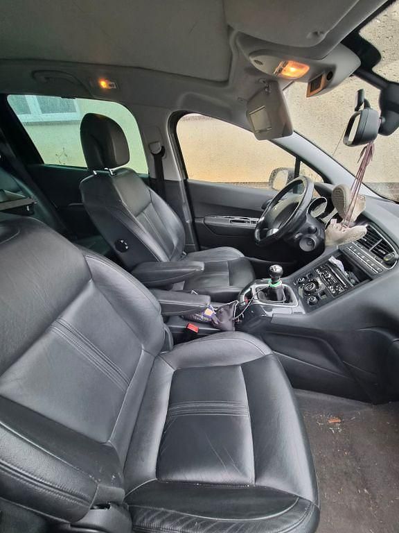 Gebraucht Peugeot 5008 Allure 150 PS (110 kW) 2016 Schwarz Van / Kleinbus