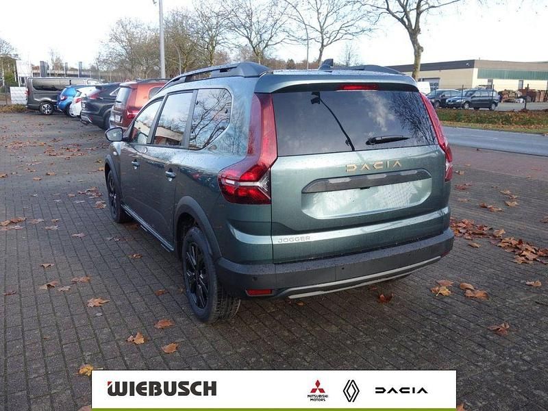 Neu Dacia Jogger Extreme 101 PS (74 kW) 2025 Zedergrün Van / Kleinbus