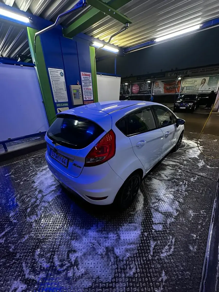Usata Ford Fiesta 60 CV (44 kW) 2009 Bianco Berlina
