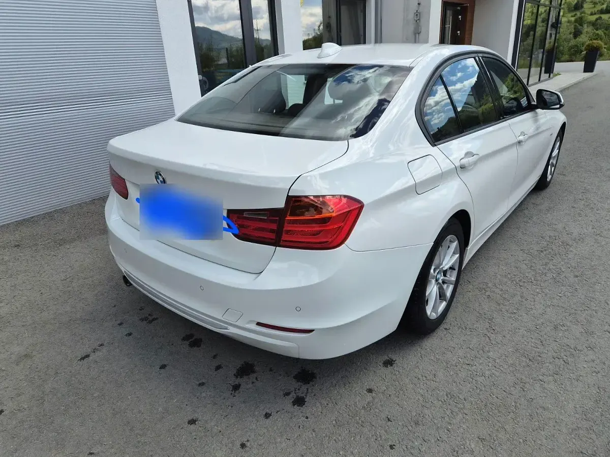 Gebraucht BMW 320 184 PS (135 kW) 2013 Weiß Limousine