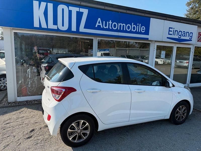 Gebraucht Hyundai i10 Edition 87 PS (63 kW) 2014 Pure white Kleinwagen