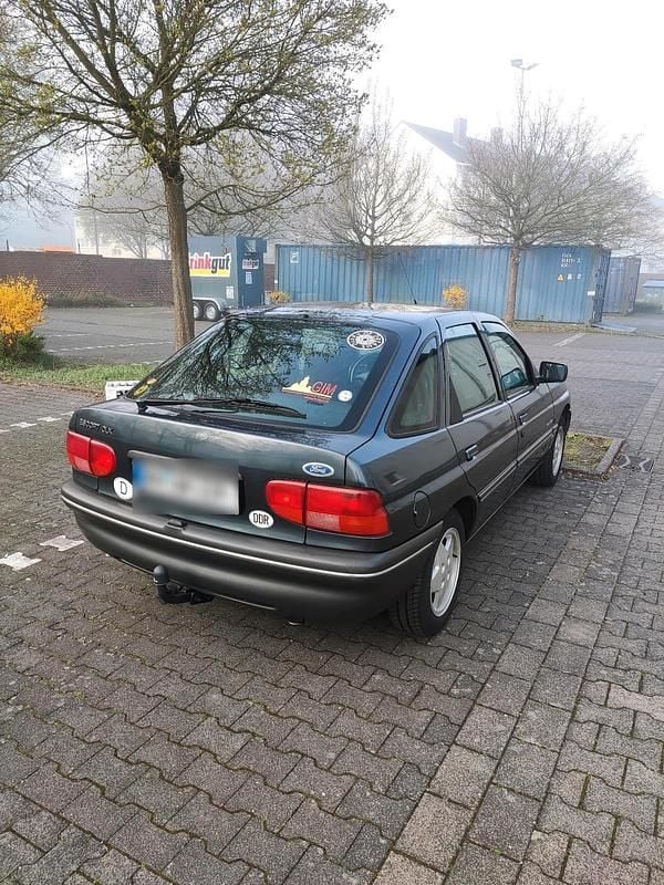Second-hand Ford Escort 60 CP (44 kW) 1993 Andere farben Berlinǎ