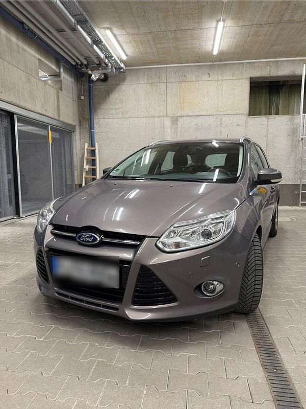 Gebraucht Ford Focus Titanium 163 PS (119 kW) 2012 Grau Kombi