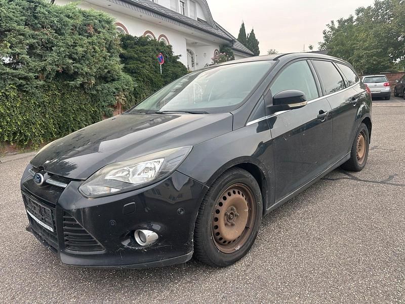 Schwarz Gebraucht 2012 Ford Focus Kombi | 2.500 € (Superpreis) - Bild 1/4