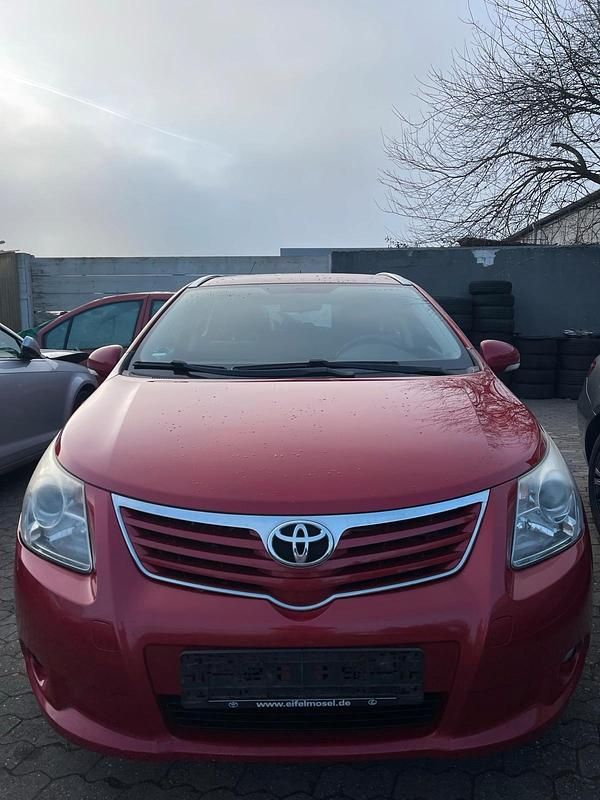 Rot Gebraucht 2011 Toyota Avensis Kombi | 2.300 € (Guter Preis) - Bild 1/4