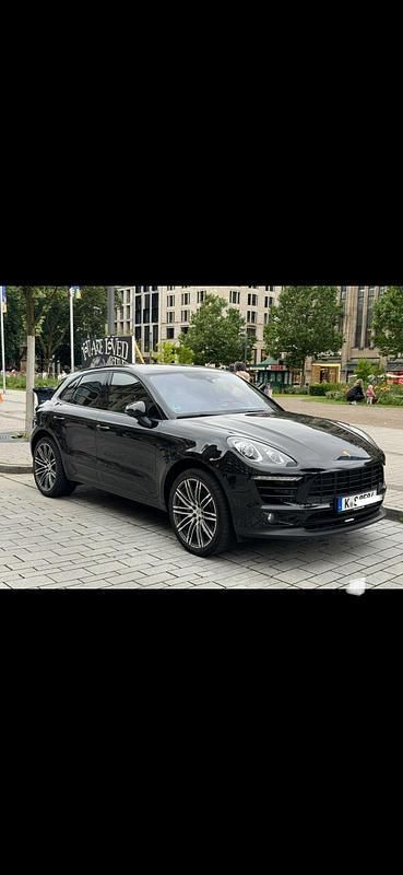Schwarz Gebraucht 2015 Porsche Macan SUV | 32.000 € (Fairer Preis) - Bild 1/4