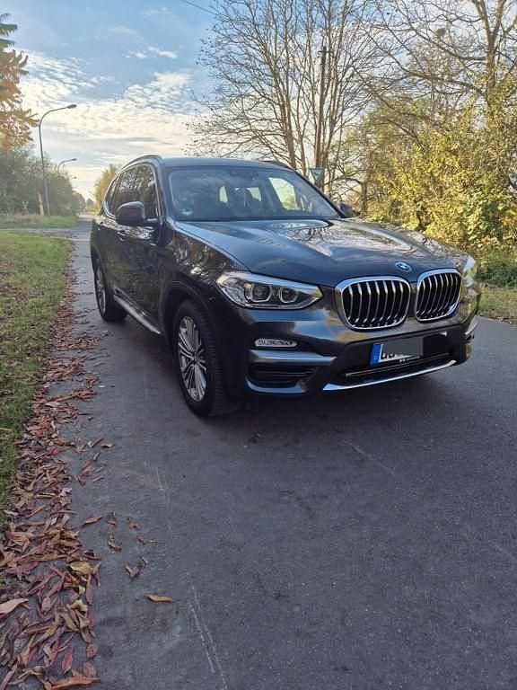 Grau Gebraucht 2019 BMW X3 Luxury Line SUV | 29.700 € (Guter Preis) - Bild 1/4