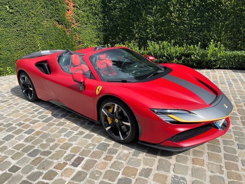 Gebraucht Ferrari SF90 780 PS (573 kW) 2022 Rot Cabrio