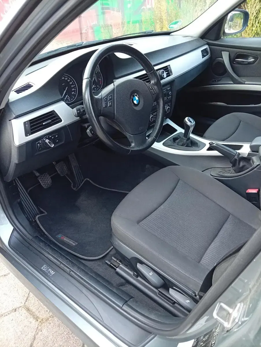 Gebraucht BMW 320 143 PS (105 kW) 2011 Grau Kombi