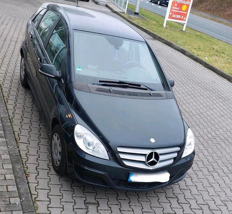 Schwarz Gebraucht 2009 Mercedes B180 Van / Kleinbus | 2.800 € (Fairer Preis) - Bild 1/1