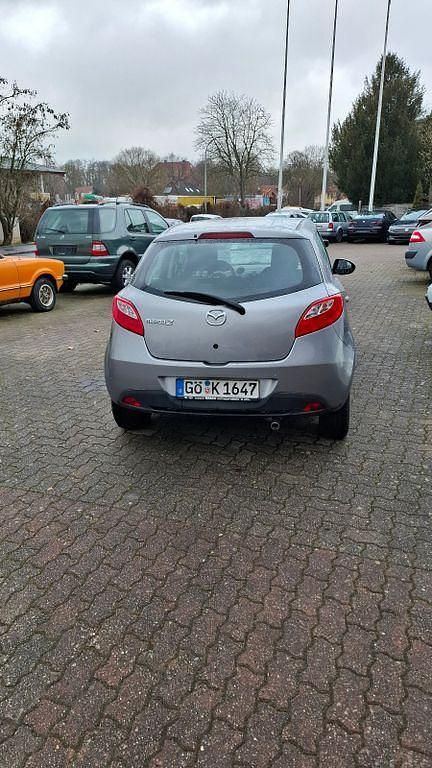 Gebraucht Mazda 2 Independence 75 PS (55 kW) 2010 Silber Kleinwagen