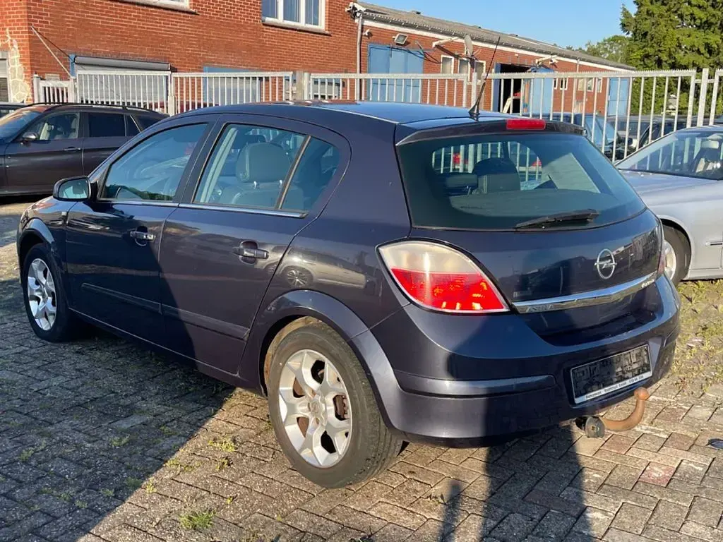 Gebraucht Opel Astra Basis 90 PS (66 kW) 2006 Limousine