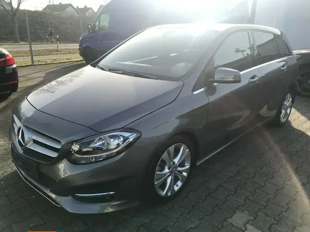 Gebraucht Mercedes B180 Urban 122 PS (89 kW) 2015 Grau Van / Kleinbus