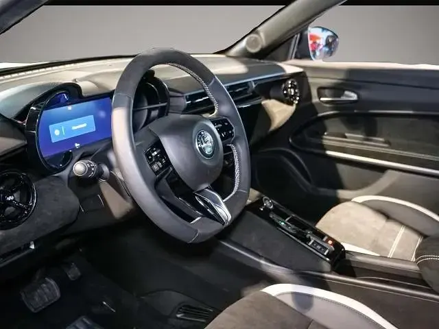 Neu Alfa Romeo Junior Edizione Speciale 145 PS (106 kW) 2026 Manufacturer SUV