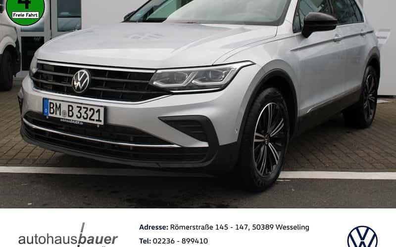 Silber / reflexsilber (metallic) Gebraucht 2023 VW Tiguan Life SUV | 38.980 € (Teuer) - Bild 1/4