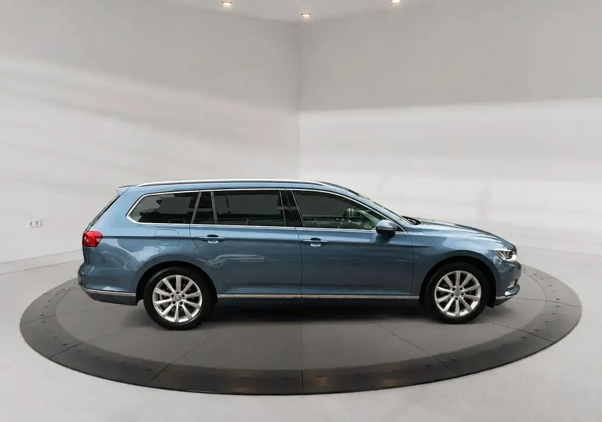Gebraucht VW Passat Highline 150 PS (110 kW) 2015 Blau Kombi