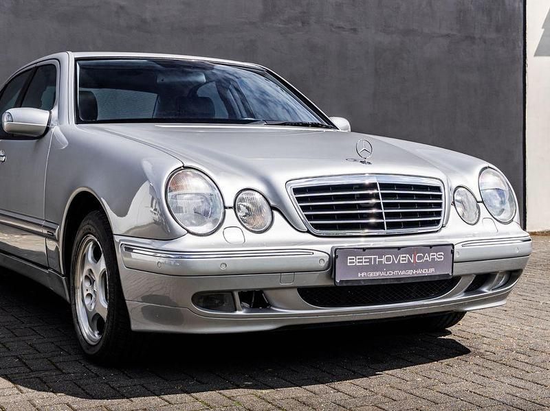 Gebraucht Mercedes E280 Avantgarde 204 PS (150 kW) 2000 Silber Limousine