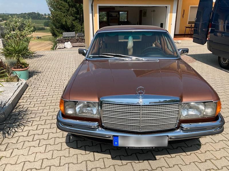 Braun Gebraucht 1977 Mercedes 450 Limousine | 28.900 € - Bild 1/4
