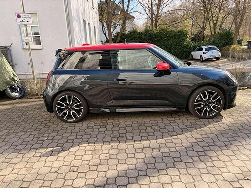 Gebraucht Mini Cooper SE 160 kW (218 PS) 2024 Schwarz Kleinwagen