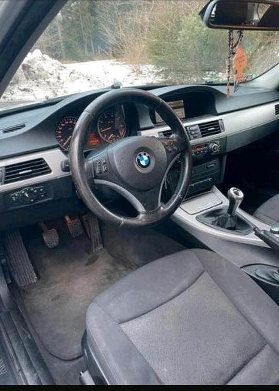 Gebraucht BMW 320 150 PS (110 kW) 2007 Silber Kombi