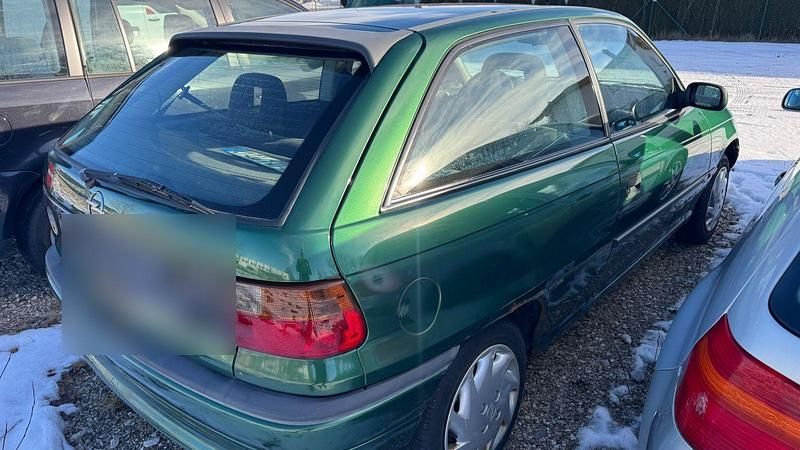 Gebraucht Opel Astra 75 PS (55 kW) 1997 Grün Limousine