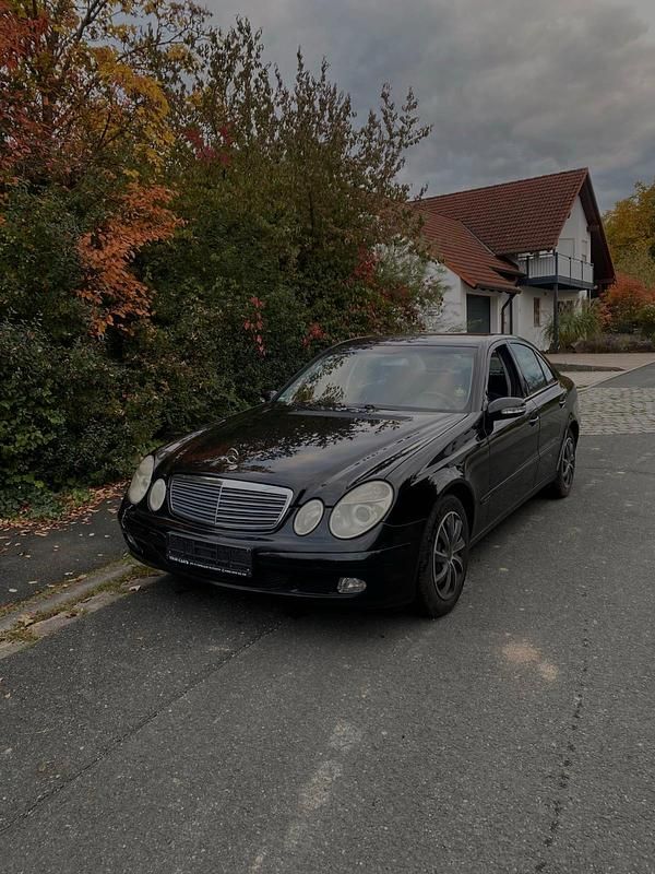 Schwarz Gebraucht 2002 Mercedes E220 Limousine | 1.150 € (Superpreis) - Bild 1/4