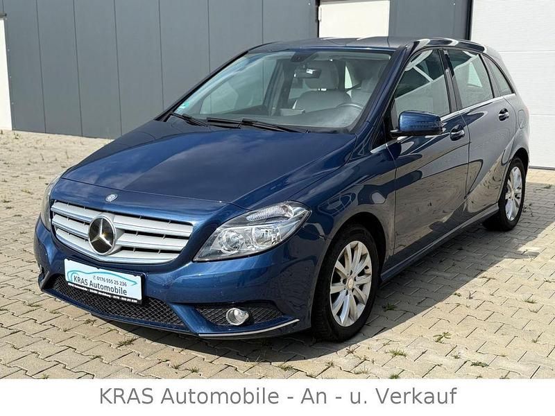 Blau Gebraucht 2012 Mercedes B200 Van / Kleinbus | 9.000 € (Fairer Preis) - Bild 1/4