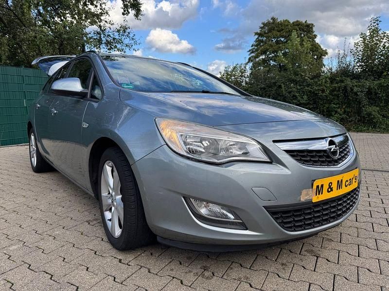 Grün Gebraucht 2012 Opel Astra S Kombi | 3.499 € (Fairer Preis) - Bild 1/4