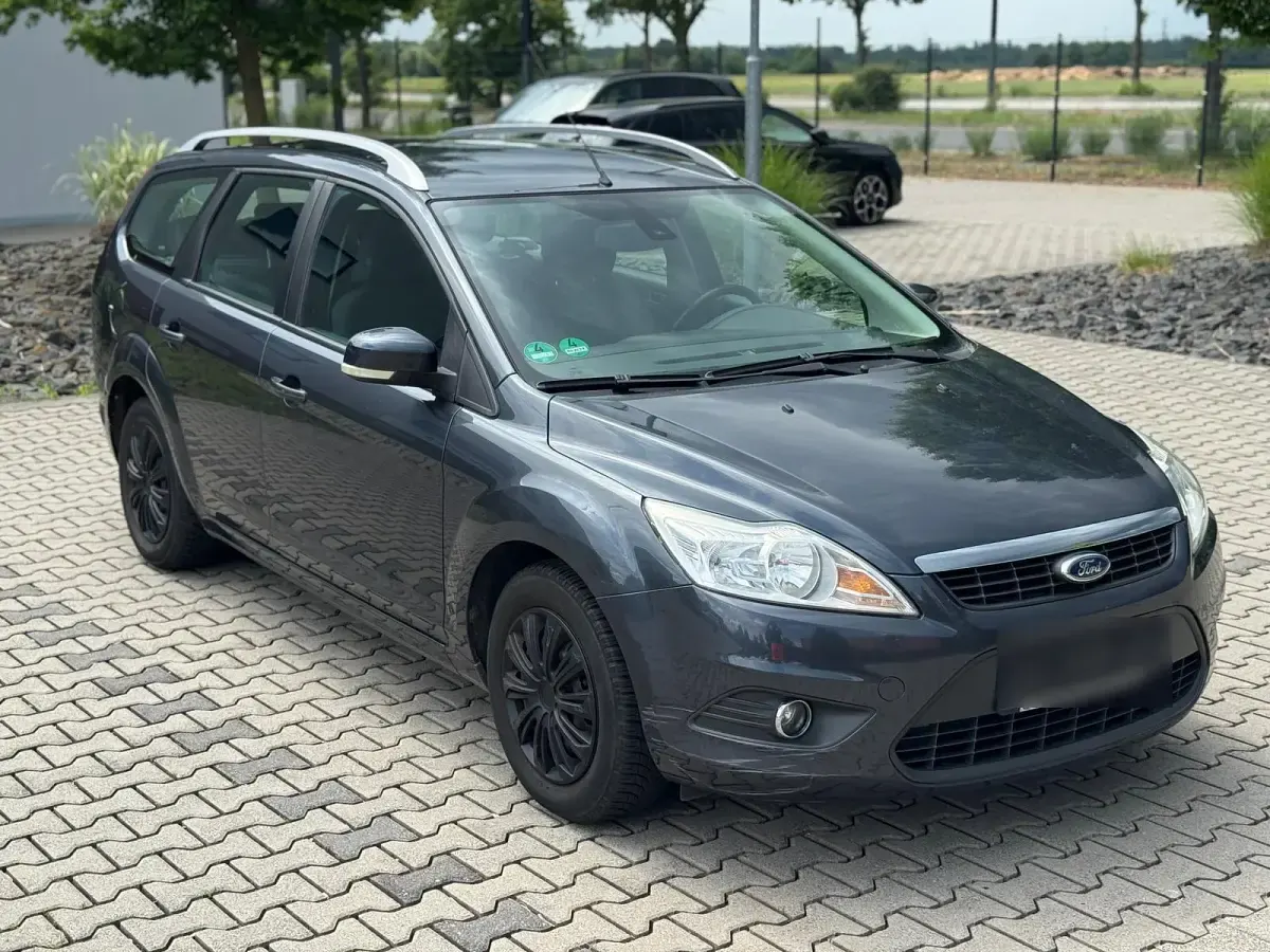 Gebraucht Ford Focus 101 PS (74 kW) 2009 Grau Kombi