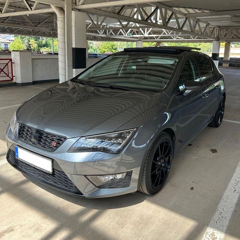 Grau Gebraucht 2016 Seat Leon FR Limousine | 12.990 € (Fairer Preis) - Bild 1/4