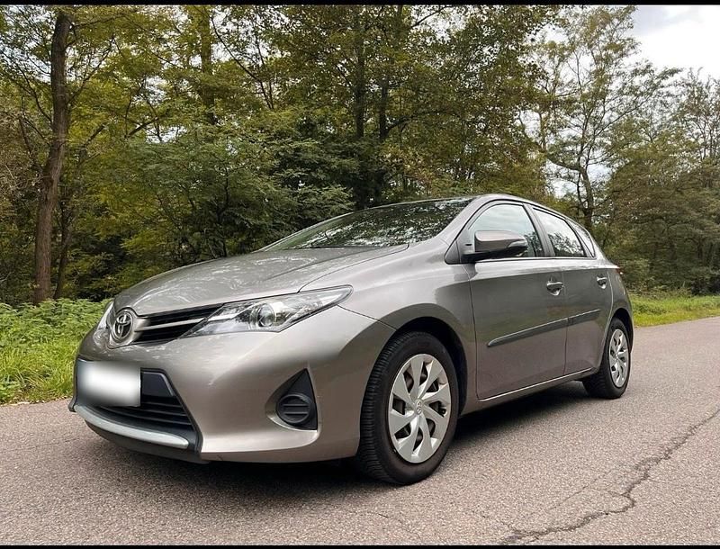 Gebraucht Toyota Auris 99 PS (72 kW) 2013 Grau Limousine