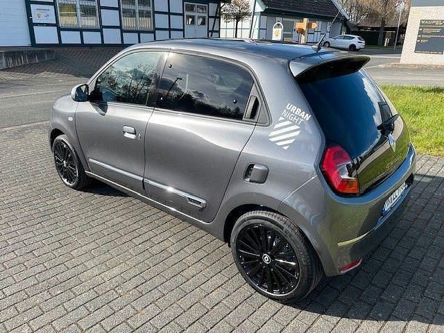 Grau Gebraucht 2022 Renault Twingo Urban Night Kleinwagen | 12.500 € (Guter Preis) - Bild 1/4