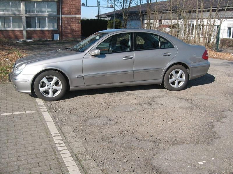 Gebraucht Mercedes E280 Elegance 231 PS (169 kW) 2005 Beige Limousine