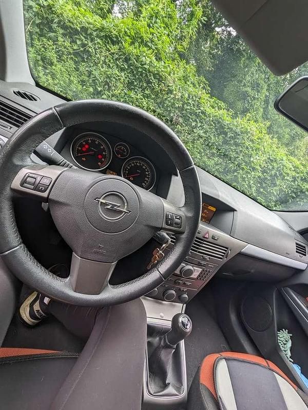 Gebraucht Opel Astra 116 PS (85 kW) 2007 Schwarz Coupé