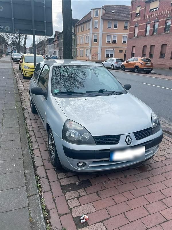 Gebraucht Renault Clio II 58 PS (42 kW) 2003 Silber Kleinwagen