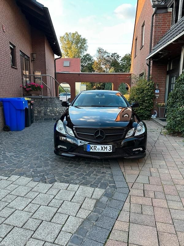 Schwarz Gebraucht 2010 Mercedes E350 Coupé | 9.000 € (Guter Preis) - Bild 1/4