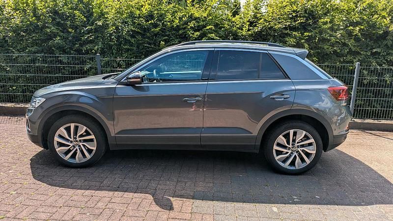 Grau Gebraucht 2023 VW T-Roc SUV | 26.750 € (Fairer Preis) - Bild 1/4