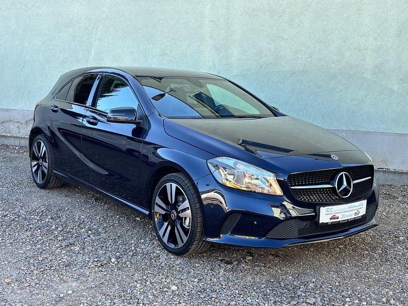 Gebraucht Mercedes A180 Night 109 PS (80 kW) 2018 Blau Limousine