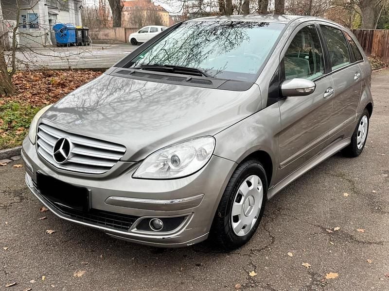 Grau Gebraucht 2007 Mercedes B170 Van / Kleinbus | 1.499 € (Guter Preis) - Bild 1/4