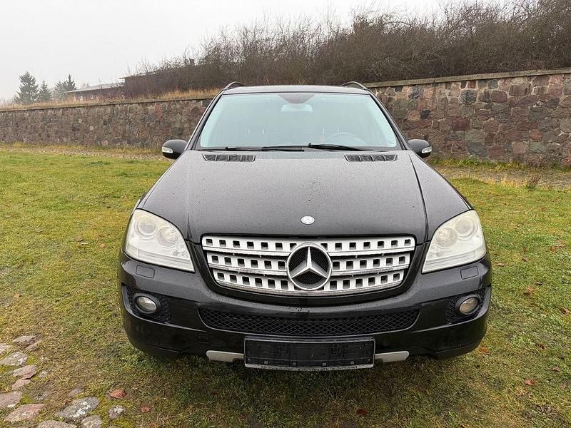 Schwarz Gebraucht 2007 Mercedes ML320 SUV | 3.999 € (Superpreis) - Bild 1/4