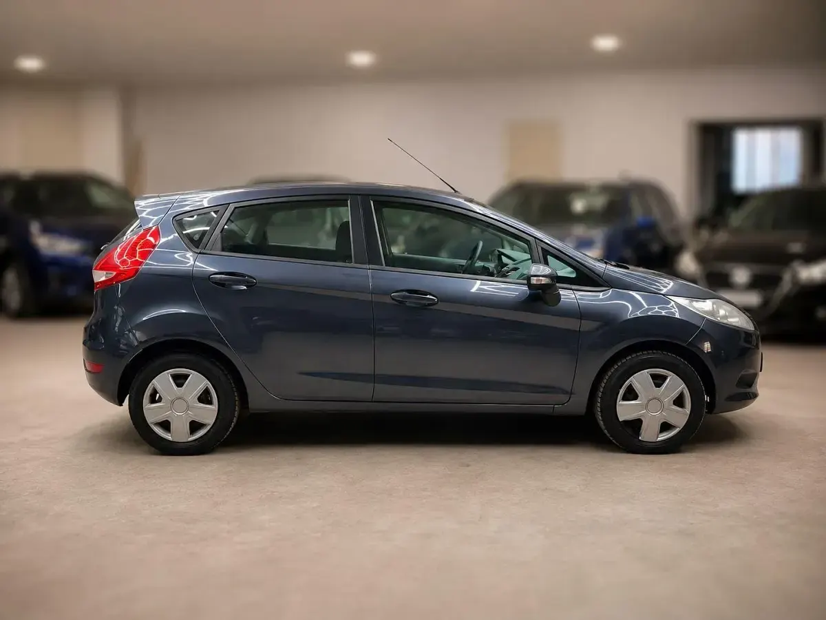Gebraucht Ford Fiesta Trend 97 PS (71 kW) 2010 Grau Kleinwagen